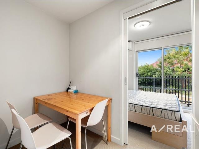 Fully Furnished 1 Bedroom Apartment with Car Space in Convenient Burwood Location