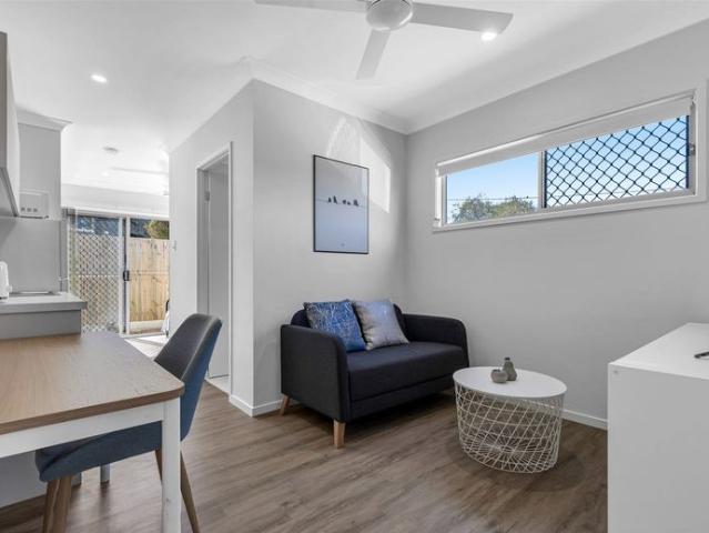 Fully Furnished 1 Bedroom Apartment – All Bills Included – Walk to Train!