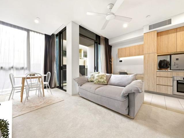 Fully Furnished 1 Bedroom Apartment | Rooftop Pool, Gym & Balcony