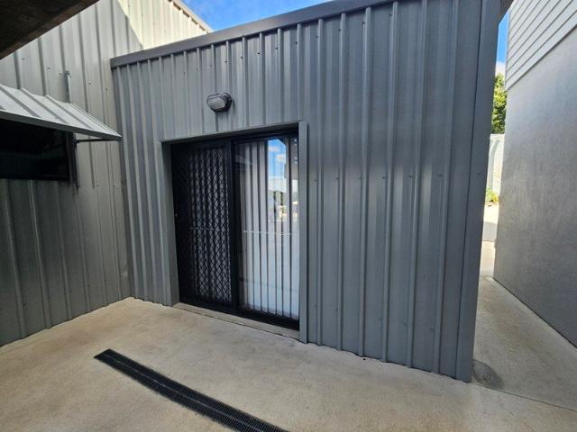 Fully Furnished 1 Bedroom Granny Flat