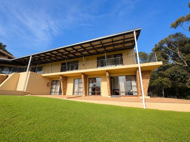 Fully Furnished 1 Bedroom Ground Floor Apartment, Pool, Mountain and Ocean Views Gordon's Bay