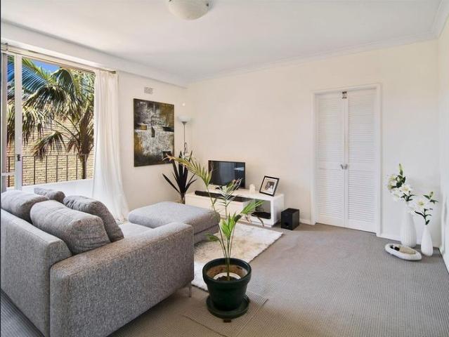 Fully Furnished 1 Bedroom in Prime Location