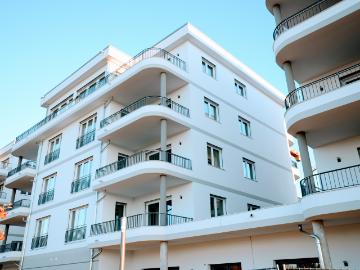 Fully furnished 1 bedroom waterfront apartment