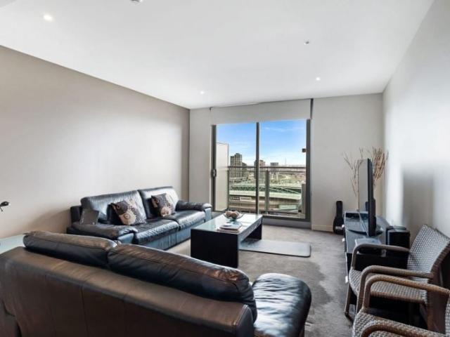 Fully furnished 1 bedroom with City Views