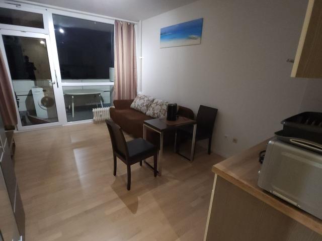 Fully furnished 1 room apartment, near U3 subway, 15 min city center, garage, Munchen Amsterdam Apartments for Rent