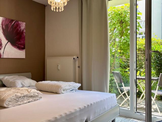 Fully furnished 1 room flat right next to the city park, Aachen Amsterdam Apartments for Rent