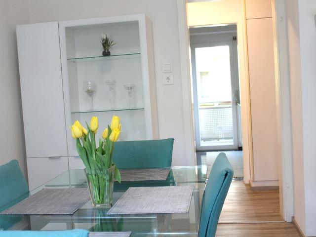 Fully furnished 2,5 ZW with balcony and fitted kitchen in S West, Stuttgart Amsterdam Apartments for Rent