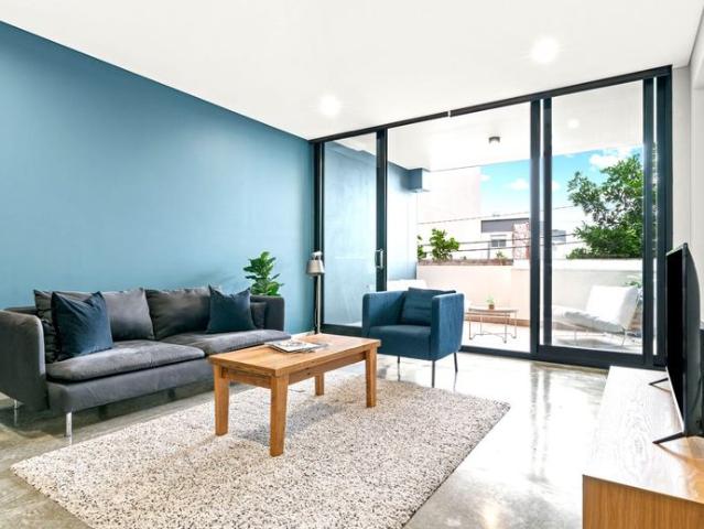 Fully Furnished 2 Bed Apartment, Pet Friendly