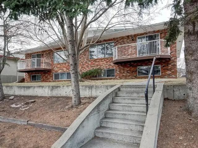 Fully Furnished 2 Bed Bi Level Suite — Walk to Westbrook C Train | All Inclusive — 2 Bedrooms Fourplex