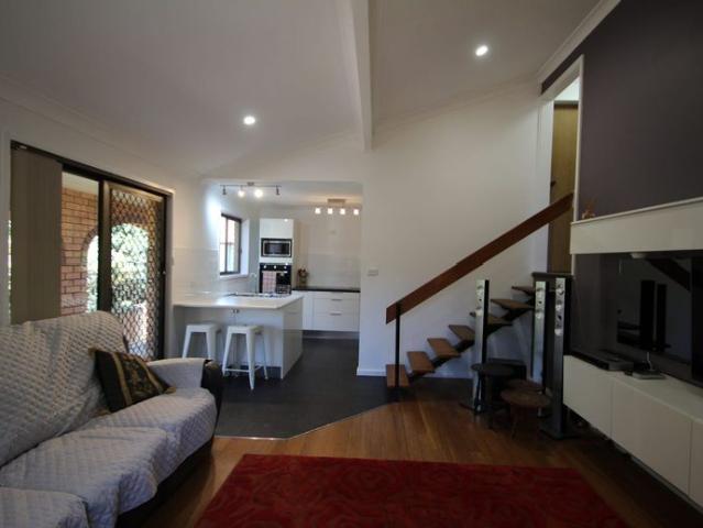 Fully Furnished, 2 bed town location