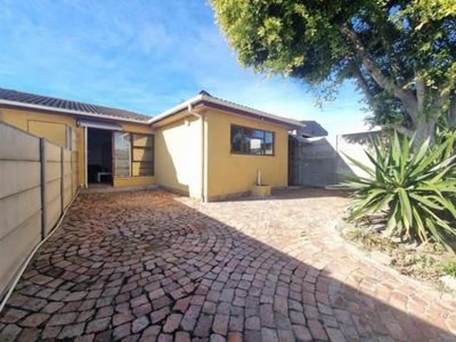 fully furnished 2 bed townhouse to r.