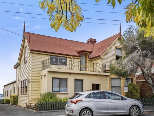 Fully Furnished 2 Bed Unit