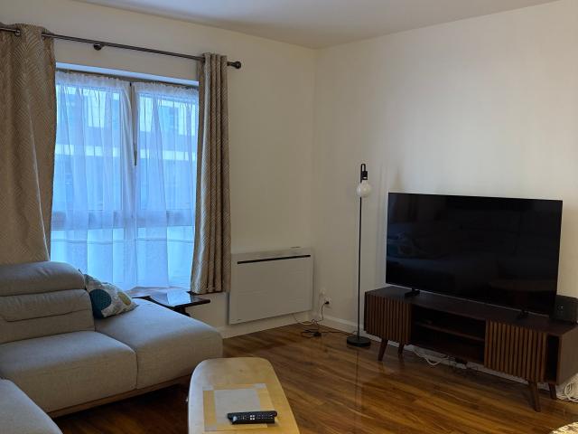 Fully furnished 2 bedroom and 1 living room Near a Défense