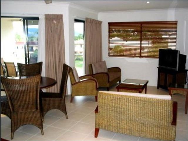 Fully Furnished 2 Bedroom Apartment Walk to the CBD!