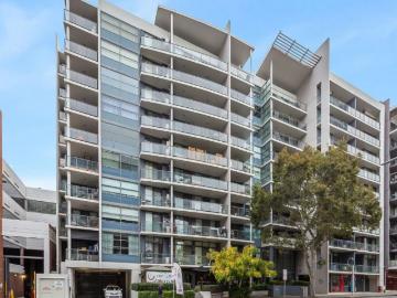 Fully furnished 2 bedroom apartment with water views