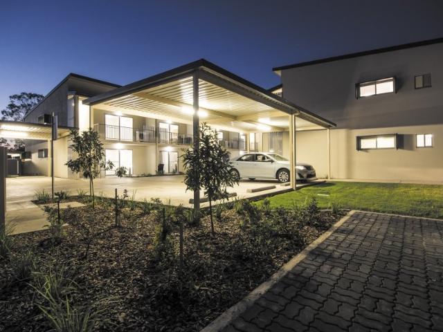 Fully Furnished 2 Bedroom Apartment at Oaks Middlemount