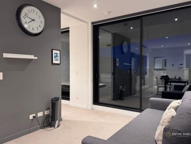 Fully Furnished 2 Bedroom Apartment in the Heart of Carlton
