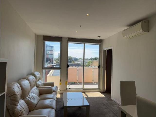 Fully Furnished 2 Bedroom Apartment in the Heart of Box Hill