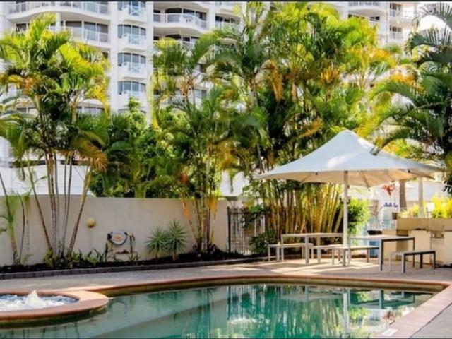 Fully Furnished 2 Bedroom Apartment in the Heart of Broadbeach