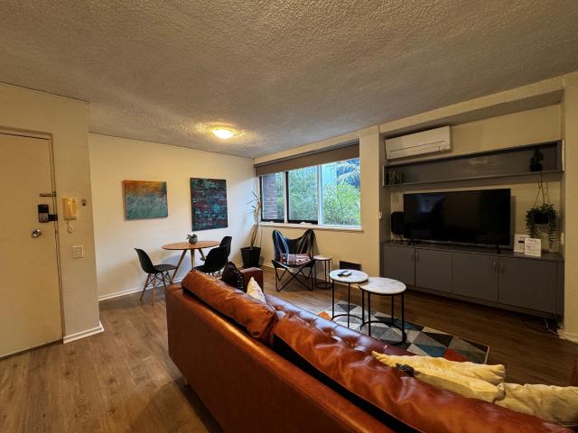 FULLY FURNISHED 2 BEDROOM APARTMENT IN THE HEART OF RICHMOND