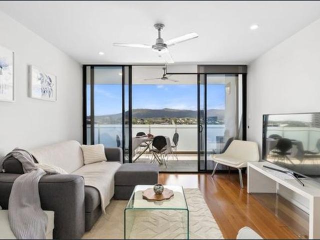 FULLY FURNISHED 2 BEDROOM APARTMENT IN THE HEART OF TOOWONG