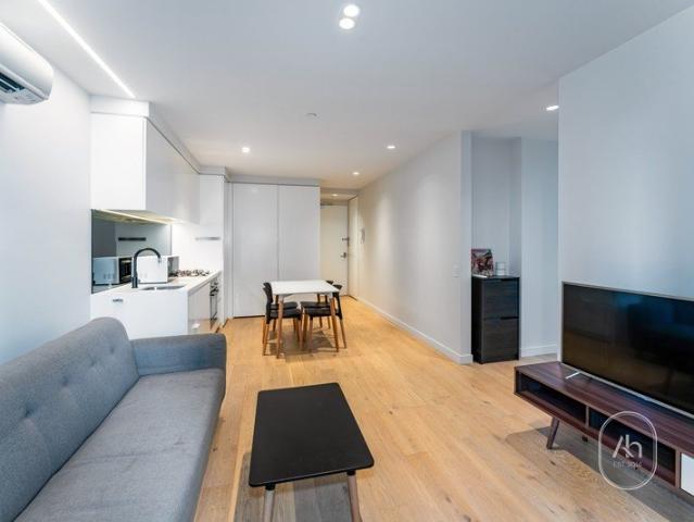 Fully Furnished 2 Bedroom Apartment in Lighthouse Exceptional CBD Living