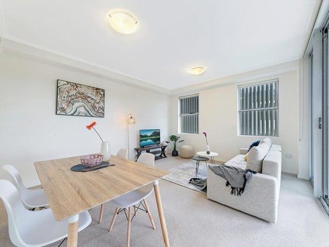 Fully furnished 2 Bedroom Apartment in Prime Roseville Location