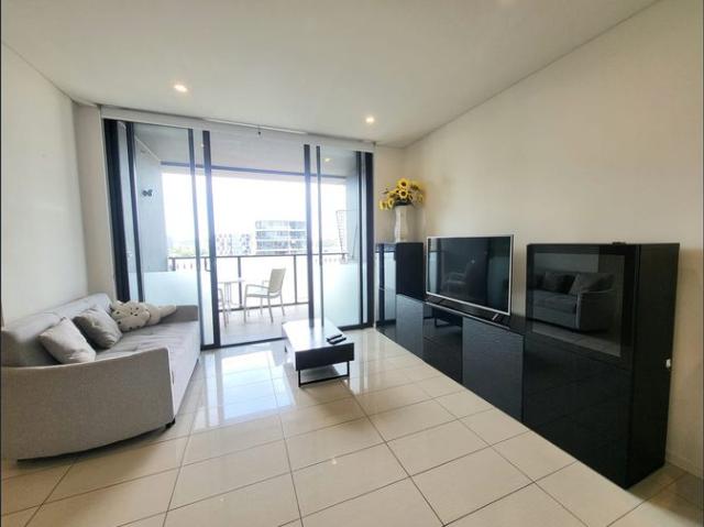 Fully furnished 2 bedroom apartment @ Platinum!