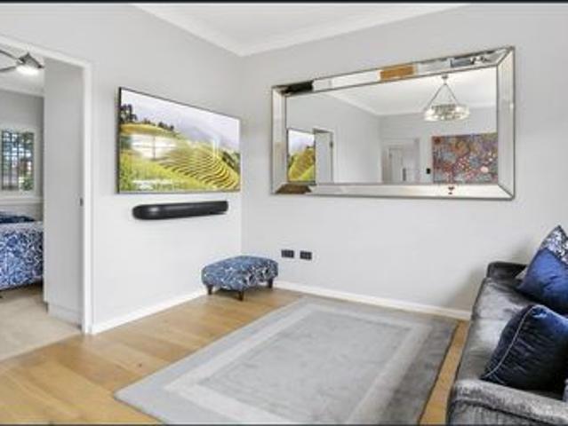Fully Furnished 2 Bedroom Art Deco Apartment in Mosman