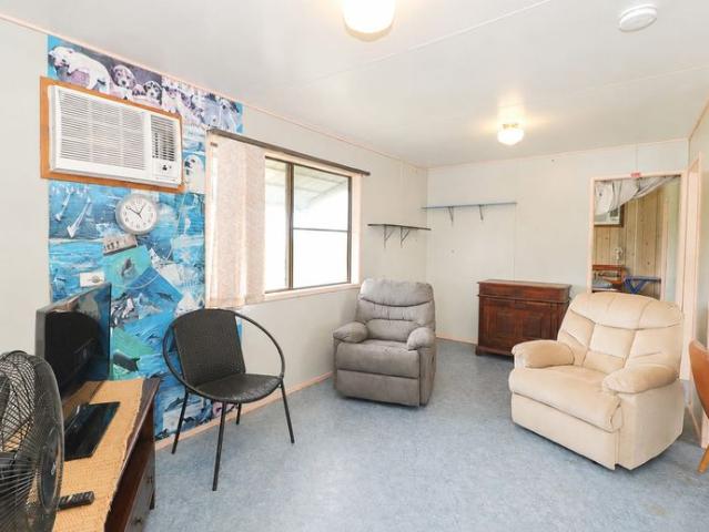 FULLY FURNISHED 2 BEDROOM COTTAGE