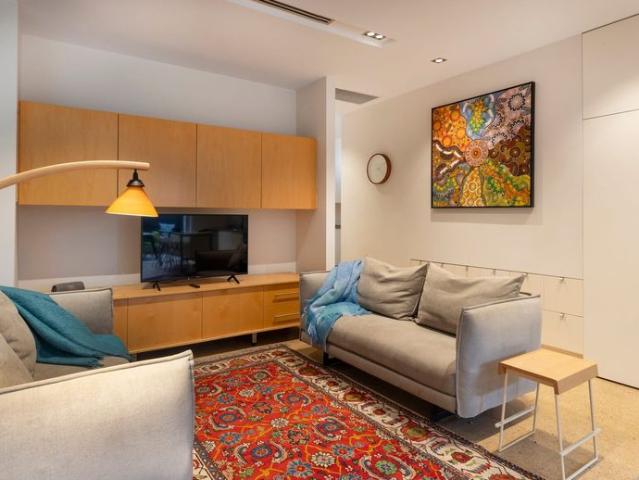 FULLY FURNISHED 2 Bedroom Executive Home over 2 Levels on the Edge of Adelaide's CBD Available for 3 Months Wi Fi & Utilities included