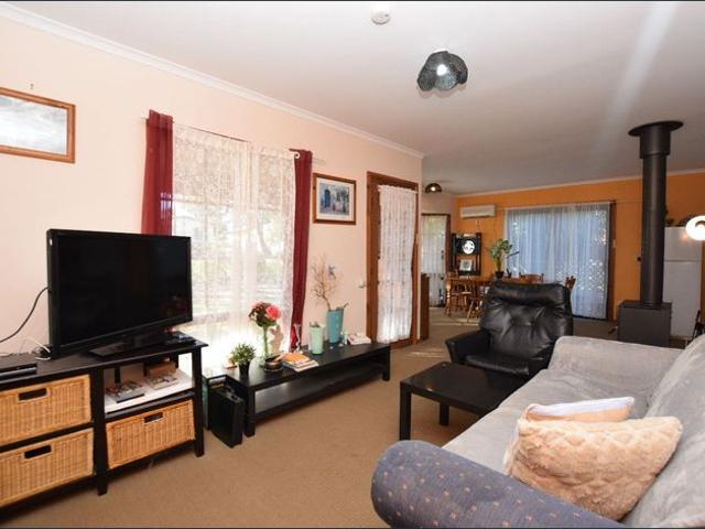 Fully furnished 2 bedroom home in peaceful location