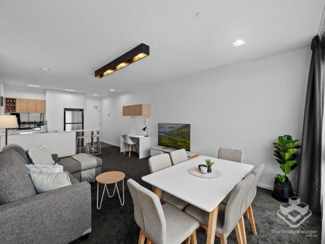 Fully Furnished 2 bedroom in top floor location with stunning river and city views