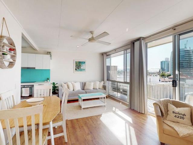 FULLY FURNISHED 2 BEDROOM IN THE HEART OF BURLEIGH