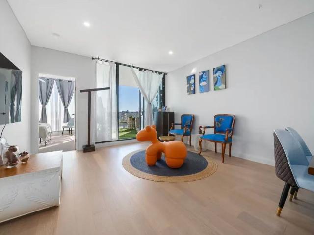 Fully Furnished 2 Bedroom + Study