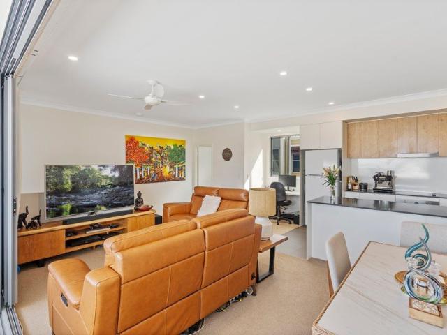 Fully Furnished 2 bedroom Townhouse