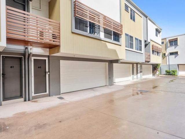 Fully Furnished 2 bedroom Townhouse