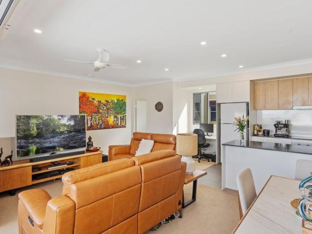Fully Furnished 2 bedroom Townhouse