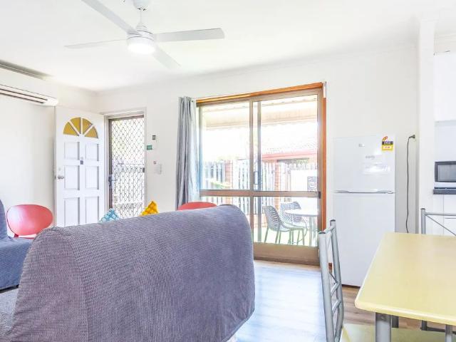 Fully Furnished 2 Bedroom Unit!