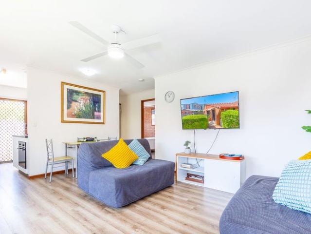 Fully Furnished 2 Bedroom Unit!