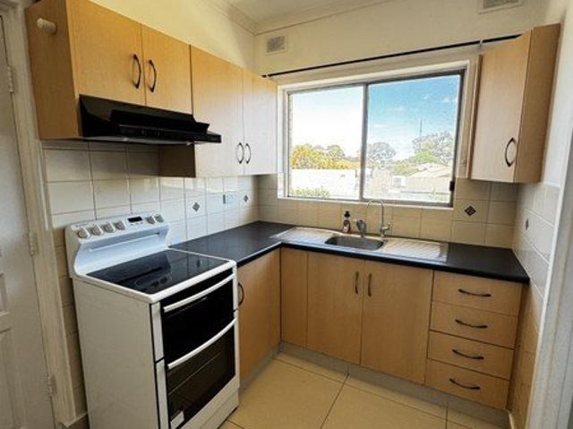 Fully Furnished 2 Bedroom Unit Convenient Location Between City and Sea!