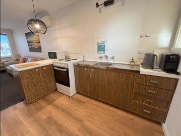 Fully Furnished 2 Bedroom Unit in Beautiful Bridport Walk to the Beach!