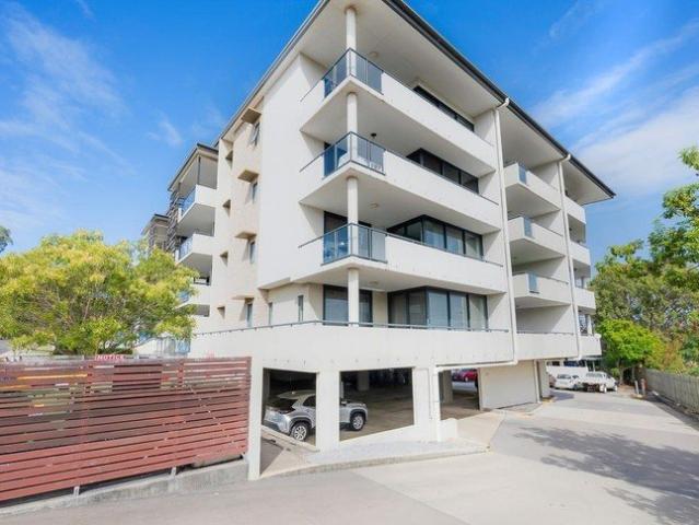 FULLY FURNISHED 2 BEDROOM UNIT IN GLADSTONE CENTRAL