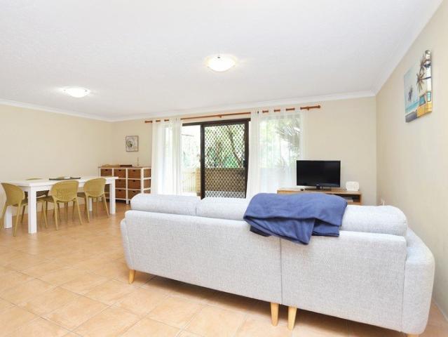 Fully Furnished 2 bedroom unit in Hawks Nest close to the beach