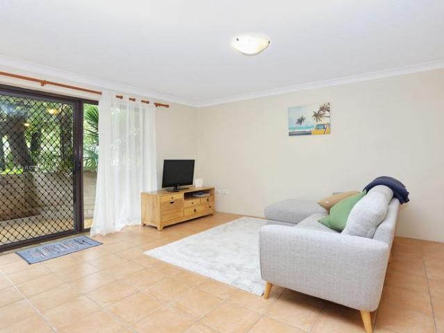 Fully Furnished 2 bedroom unit in Hawks Nest close to the beach