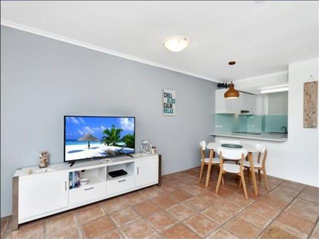 Fully Furnished 2 Bedroom Unit in Palm Cove