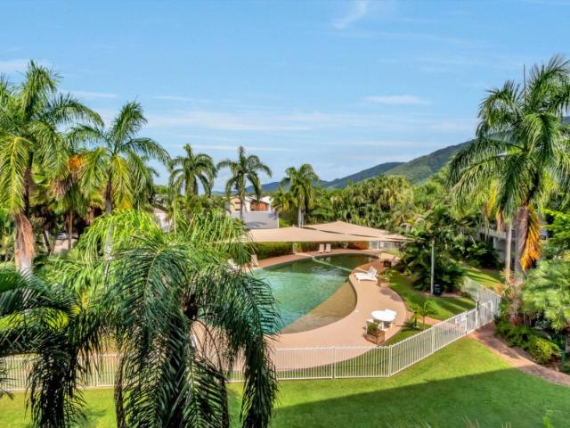 Fully Furnished 2 Bedroom Unit in Palm Cove