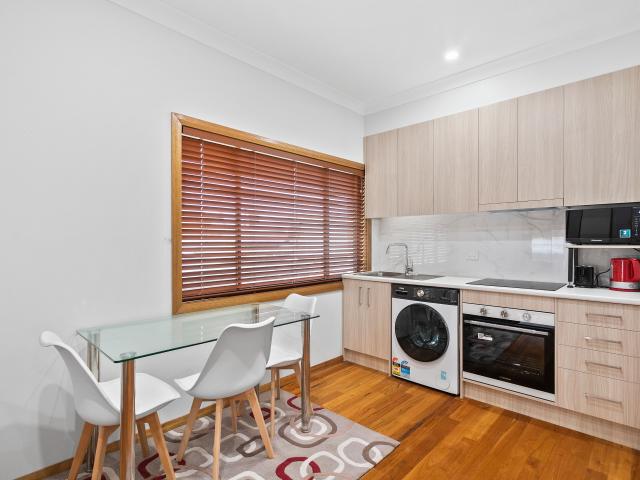 Fully Furnished 2 Bedroom Unit in the Heart of Wollongong