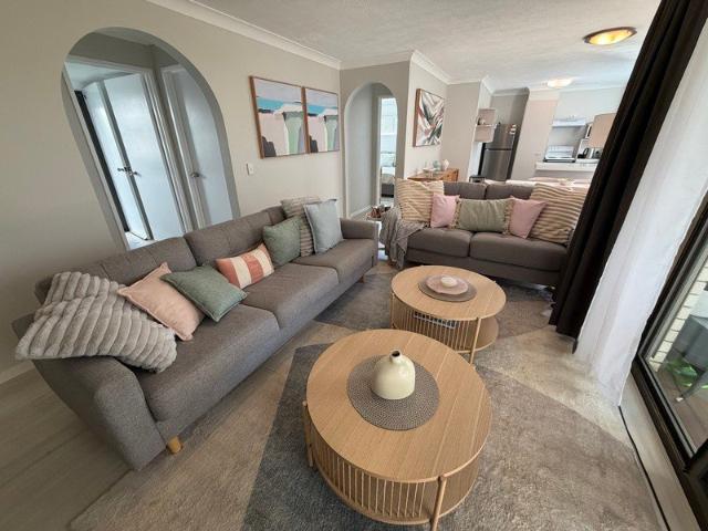 Fully Furnished 2 Bedroom Unit with Exclusive Courtyard!