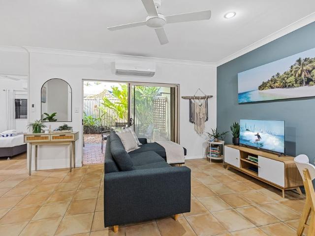 FULLY FURNISHED 2 BEDROOM VILLA IN TRINITY BEACH!